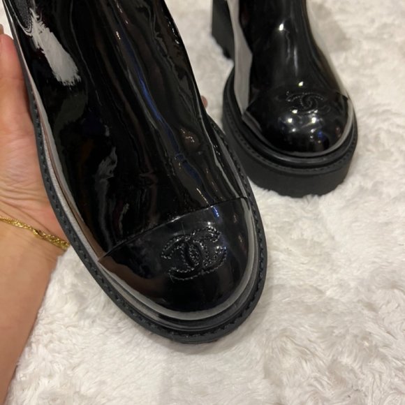 CHANEL PATENT BOOTS SIZE 41 - Picture 3 of 5